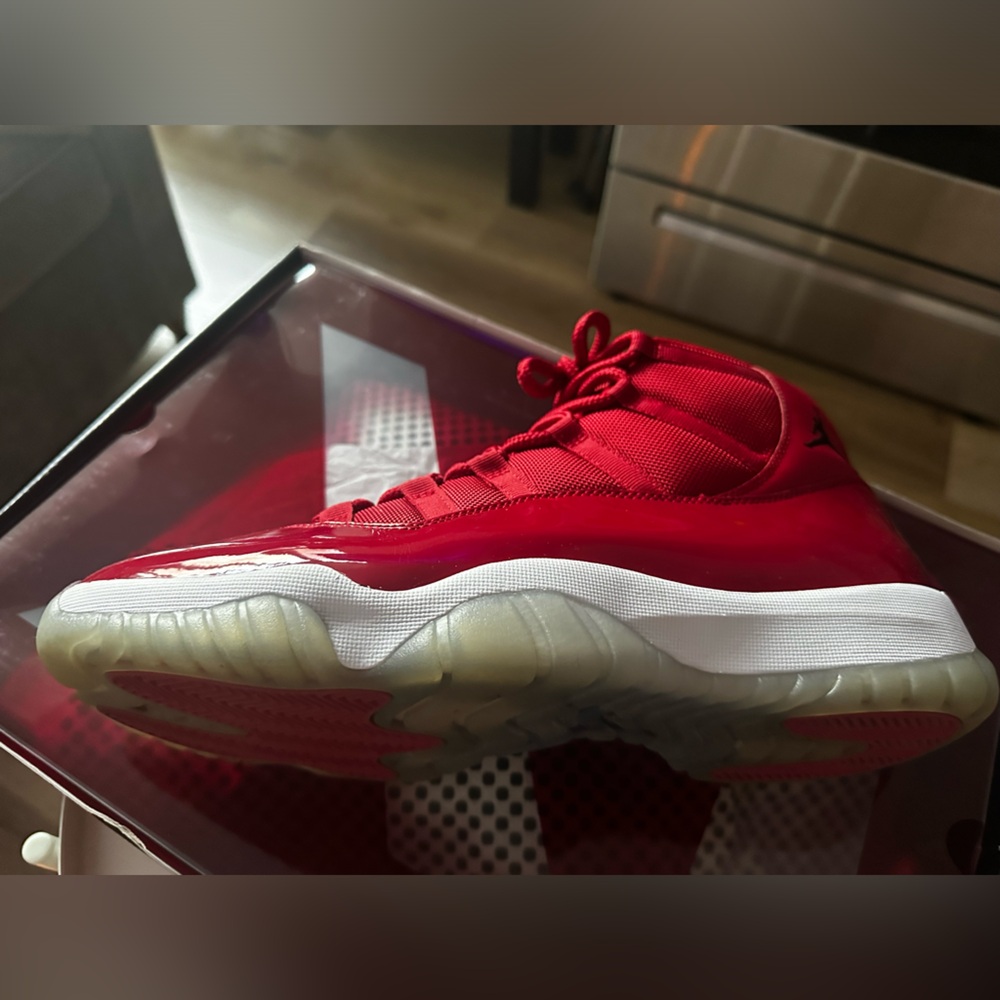 Change! Jordan 11 retro Red size 13